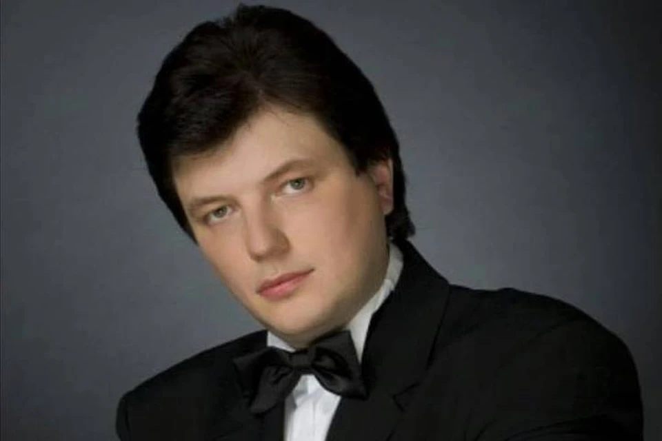 В авиакатастрофе над Черным морем погиб солист нижегородского театра Андрей Савельев.