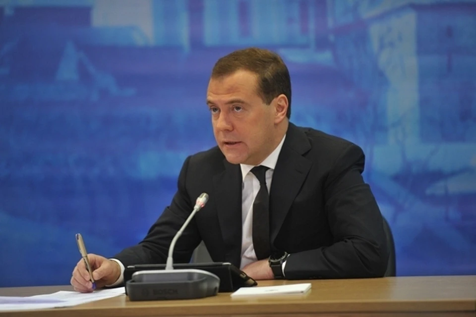 Премьер рассказал, что правительство в ближайшее время направит 30 миллиардов рублей на улучшение российских дорог.