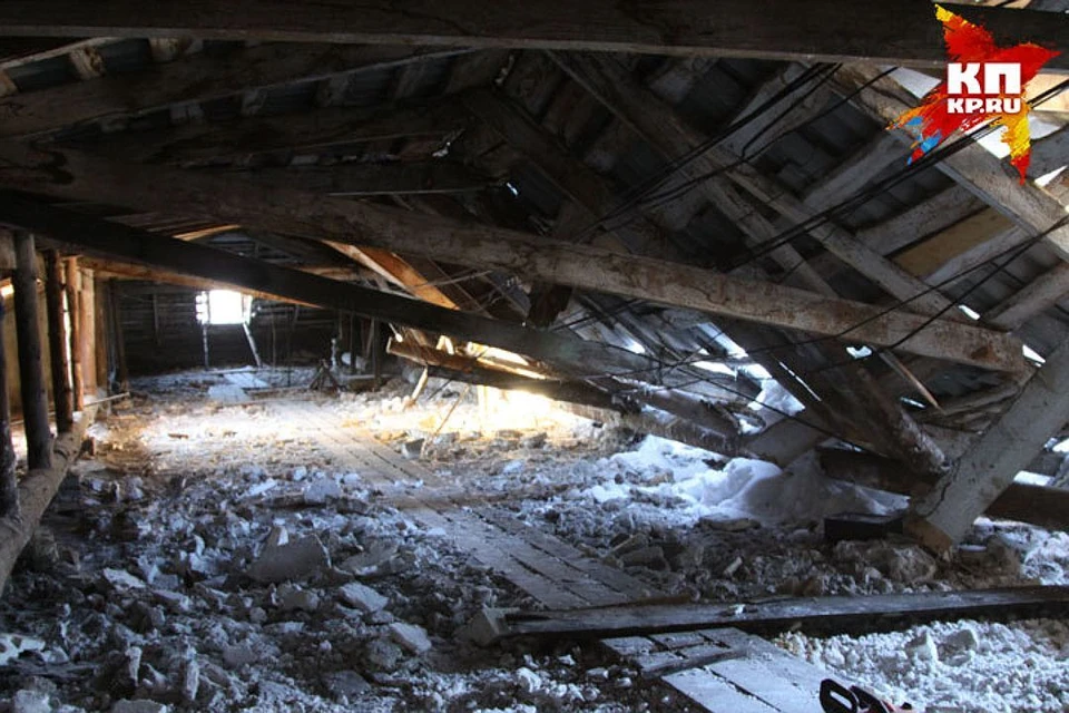 В этом году в Ижевске выпало в 2 раза больше нормы, а «Ижевская УК» вовремя не почистила крышу, которая и рухнула под тяжестью осадков.