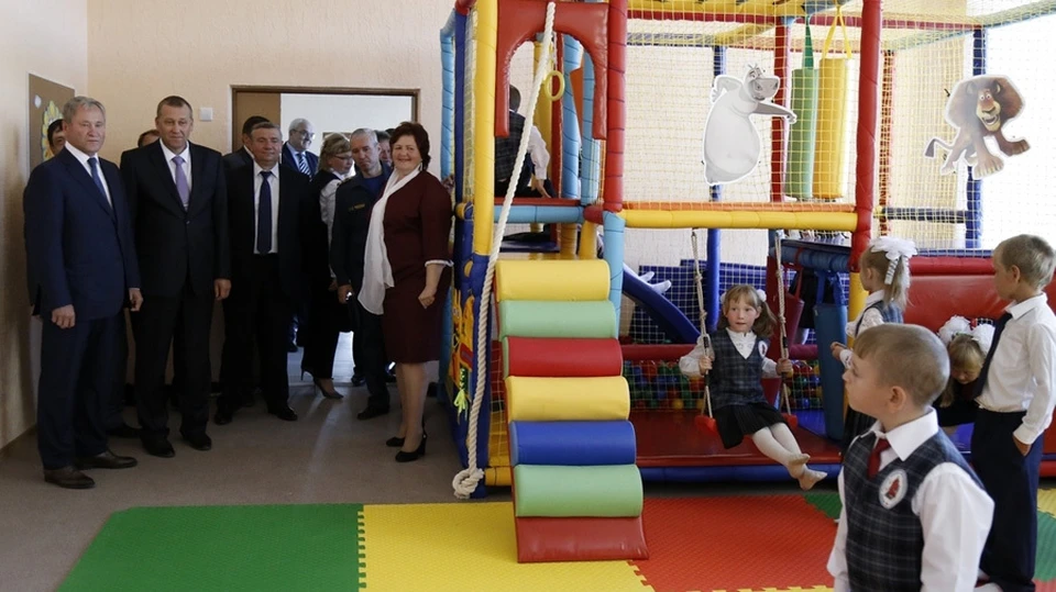 На открытии новой школы на 275 мест в селе Уксянское. Фото www.dalmatovo.su