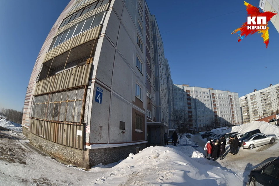 Жильцы поделились на две части: одни за старые домофоны, другие за новые.