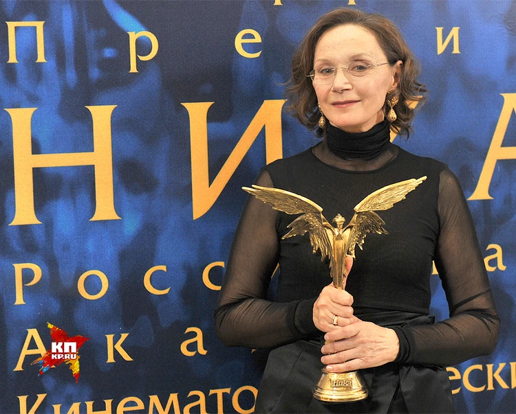 Еркектер жұдырықпен сиқырлайды Көптеген жалаңаш әйелдер