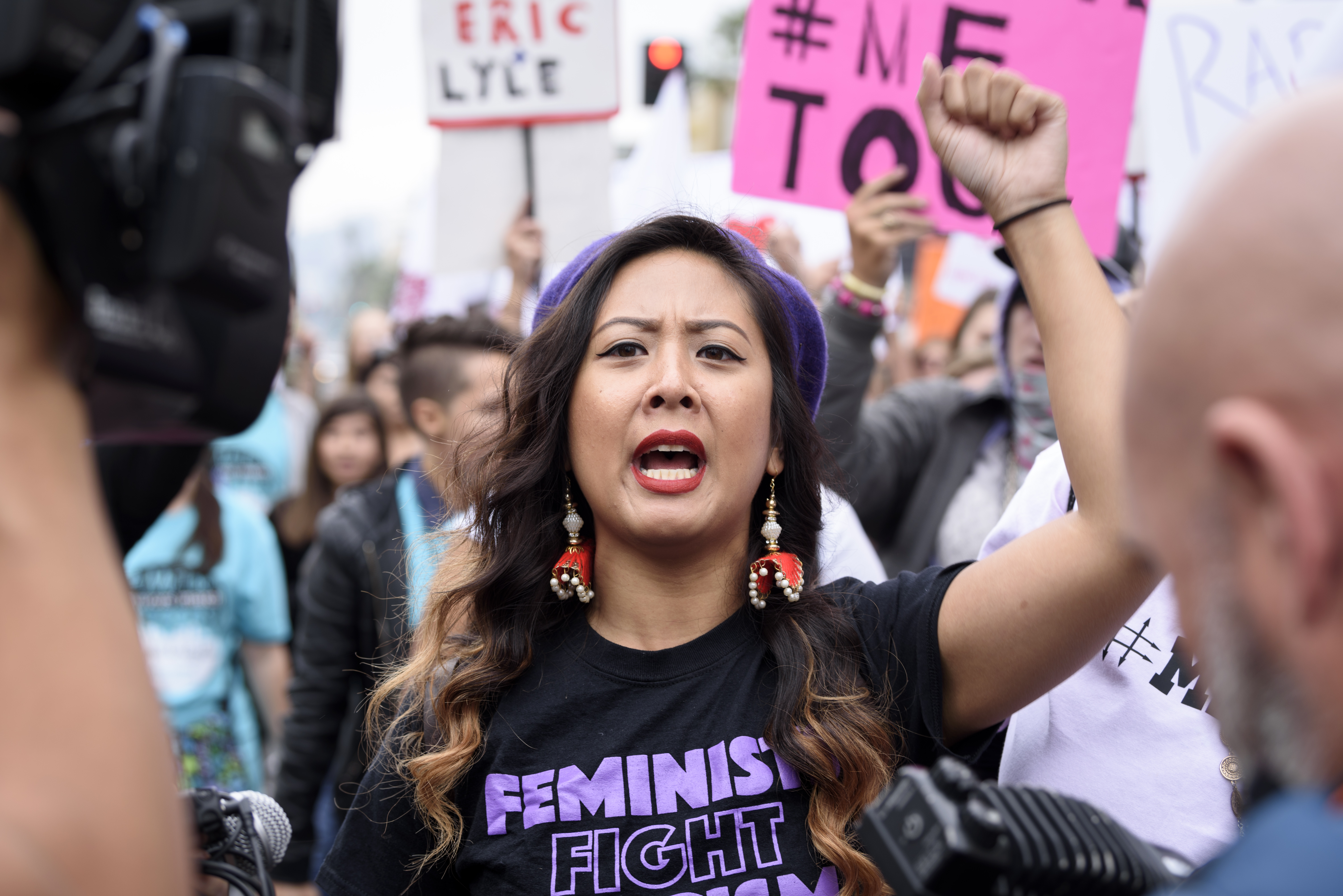 Феминистка на марше движения #MeToo в Лос-Анджелесе.
