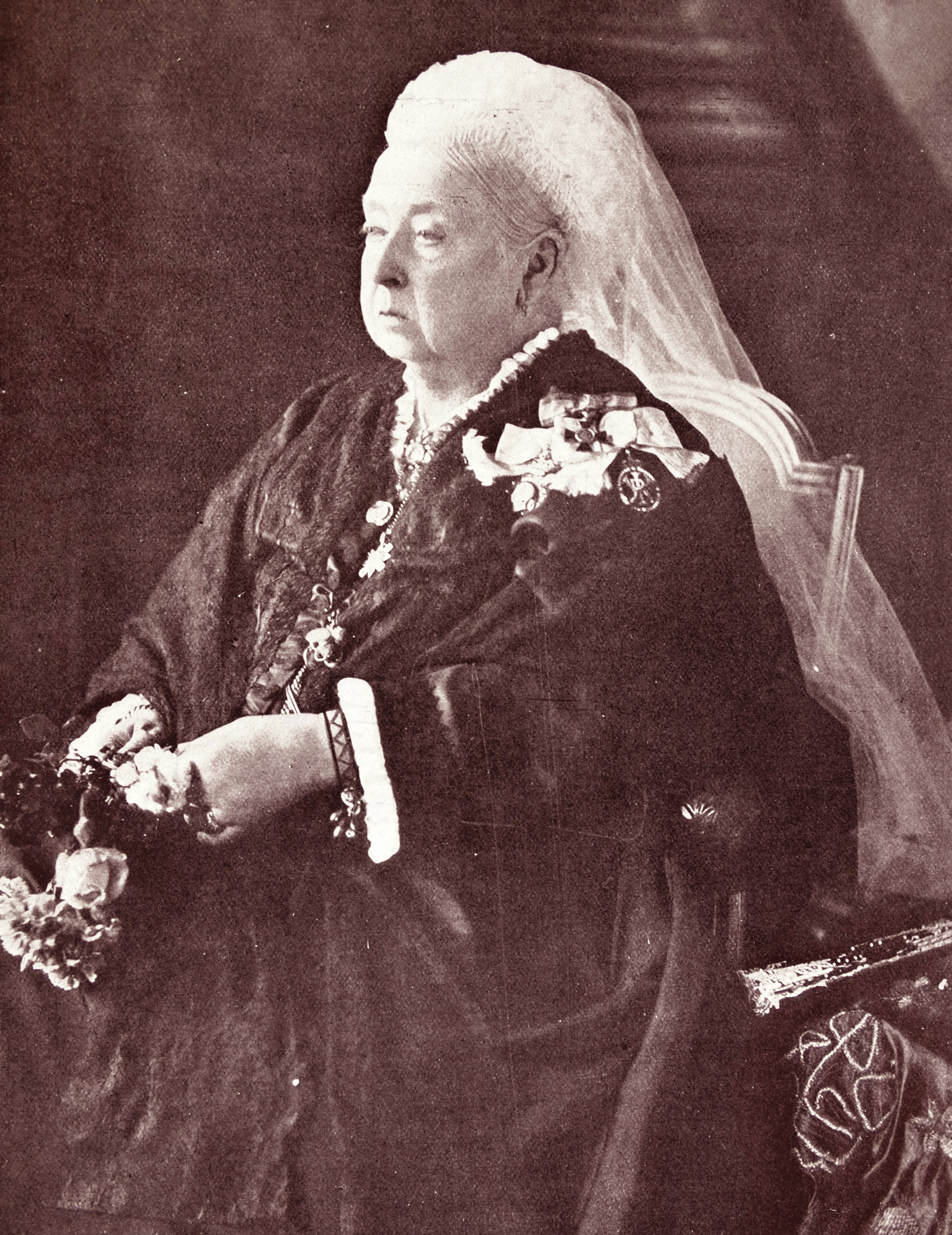 По данным русской разведки, знаменитая королева Виктория не имела прав на британскую корону, поскольку была незаконнорожденной.