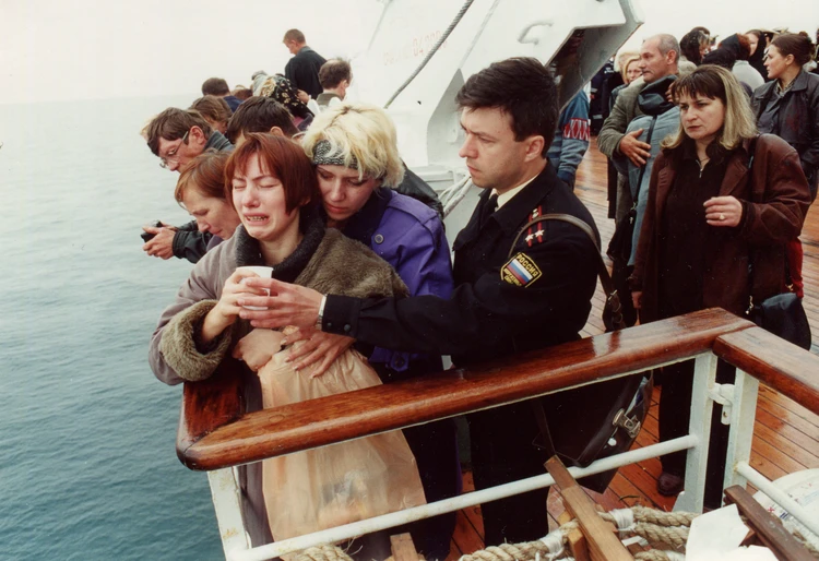 «Их должны помнить»: как живут родственники моряков, погибших на подлодке «Курск» | STARHIT