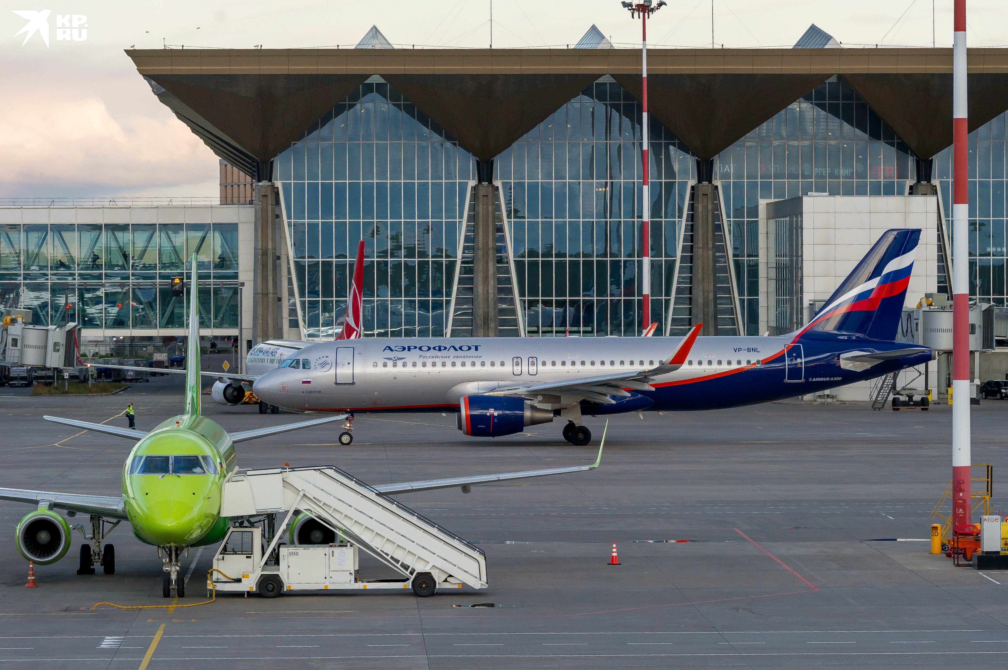 Ежедневно из Петербурга летают рейсы в самые разные уголки нашей страны.