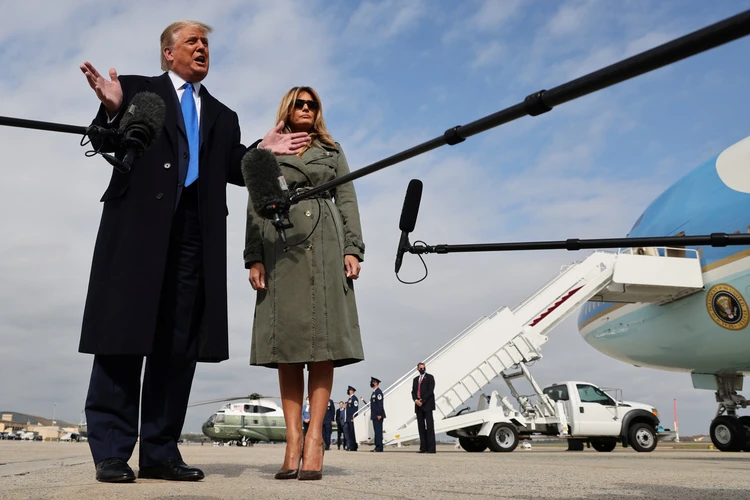 Мини юбка мен шұлық киген қыздар: жеке порно фотосуреттер