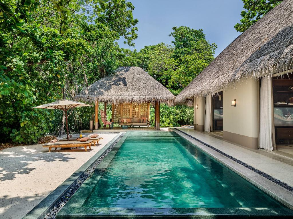 Вилла Собчак на курорте Joali Maldives стоит 350 тысяч рублей в день. Фото: Booking.com.