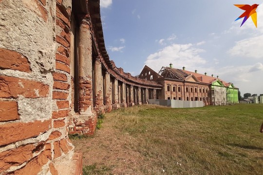 Руины дворца Сапегов в городе Ружаны называют белорусским Версалем.