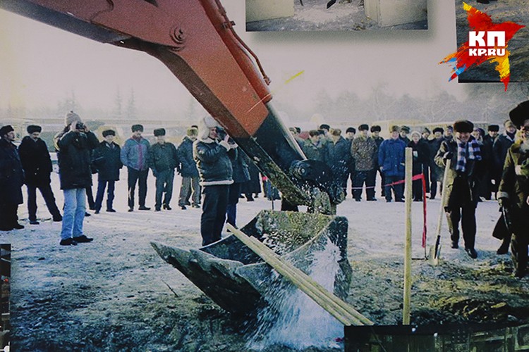 Исторический кадр - первый ковш, 17 октября 1995 года
