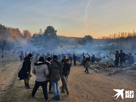 Кто бы сомневался! Европа с Минском выясняют отношения из-за тысяч мигрантов, которые столпились на польско-белорусской границе и пытаются пробиться в ЕС.