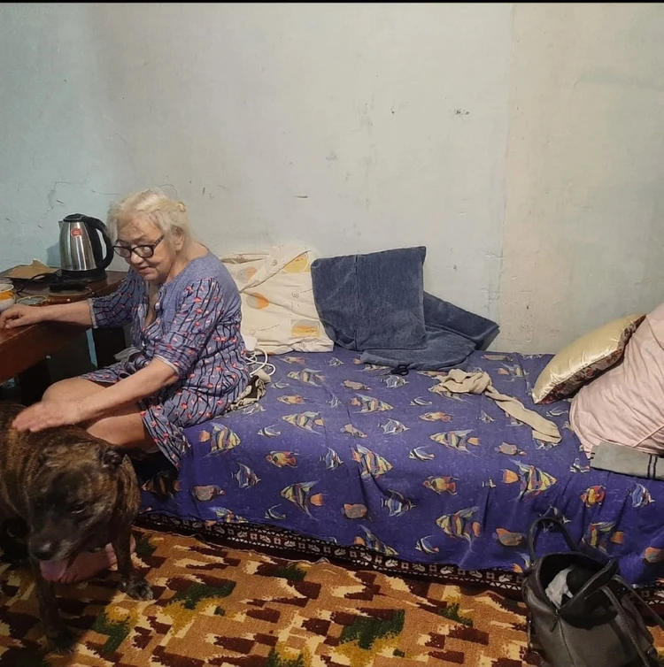 Бабы На Кровати Фото