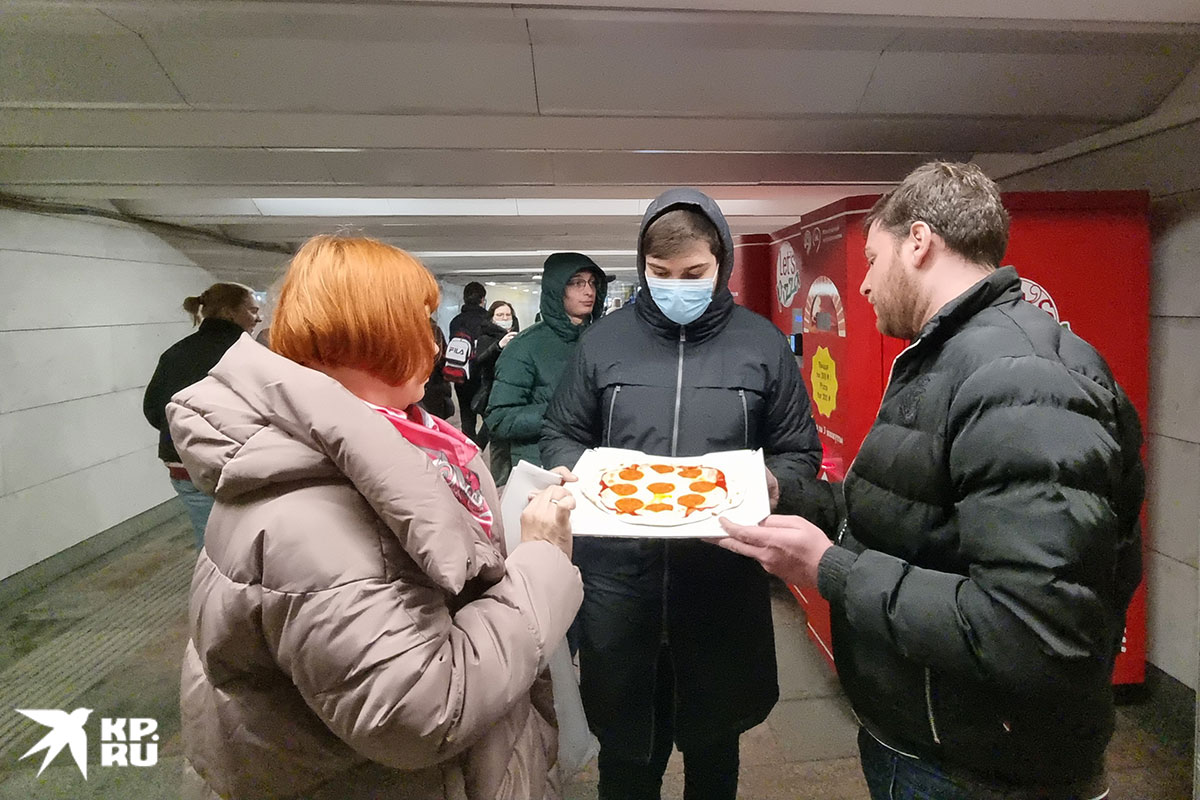 Первый пиццемат в Московском метро открыли 23 февраля.