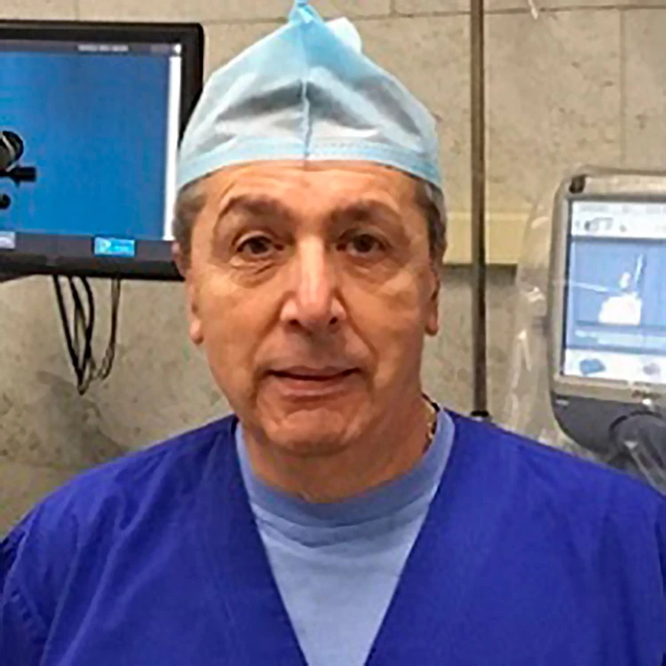 Профессор-офтальмолог, доктор медицинских наук Вардан Мамиконян