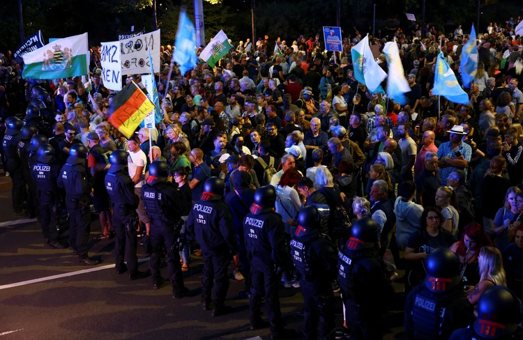 Протест против роста цен на энергоносители и жизненно важные продукты в Лейпциге, Германия.
