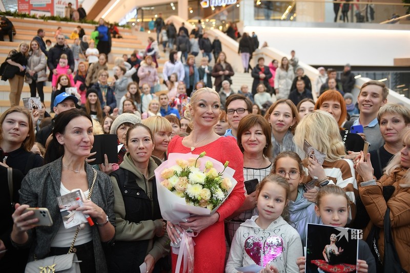 В Екатеринбурге Анастасия провела встречу с поклонниками