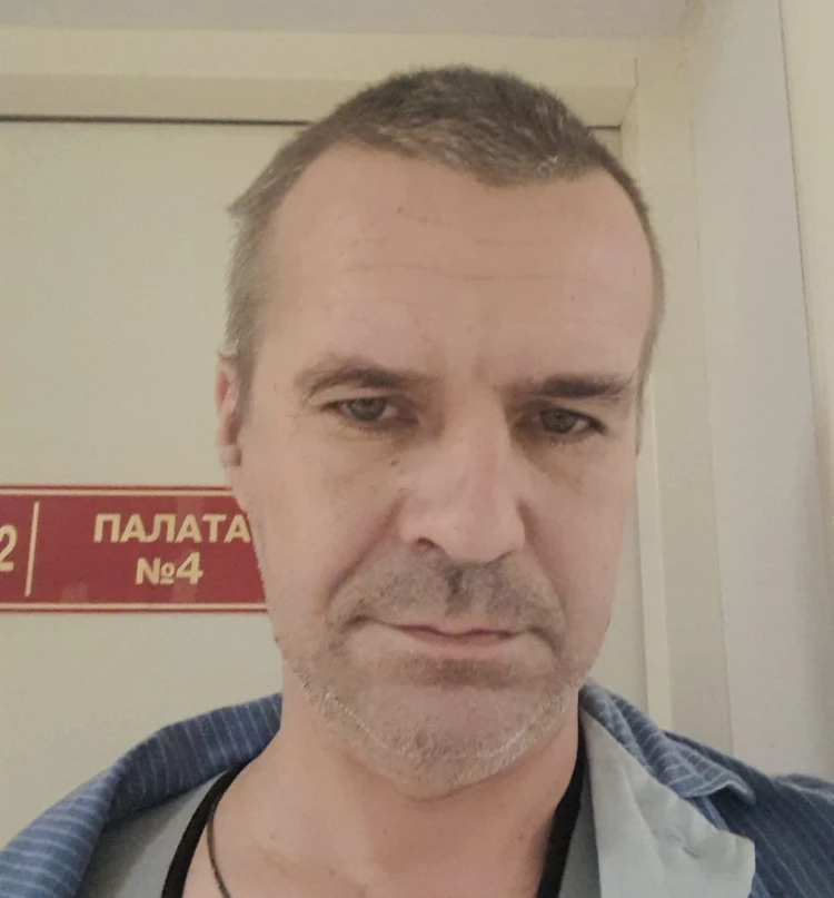 Больше двух недель Виктор лечится в госпитале в Москве. Ему вытащили застрявшую в кости пулю. Фото: предоставлено "КП"