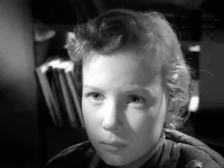 Порнодағы парфюмерлік бөтелке