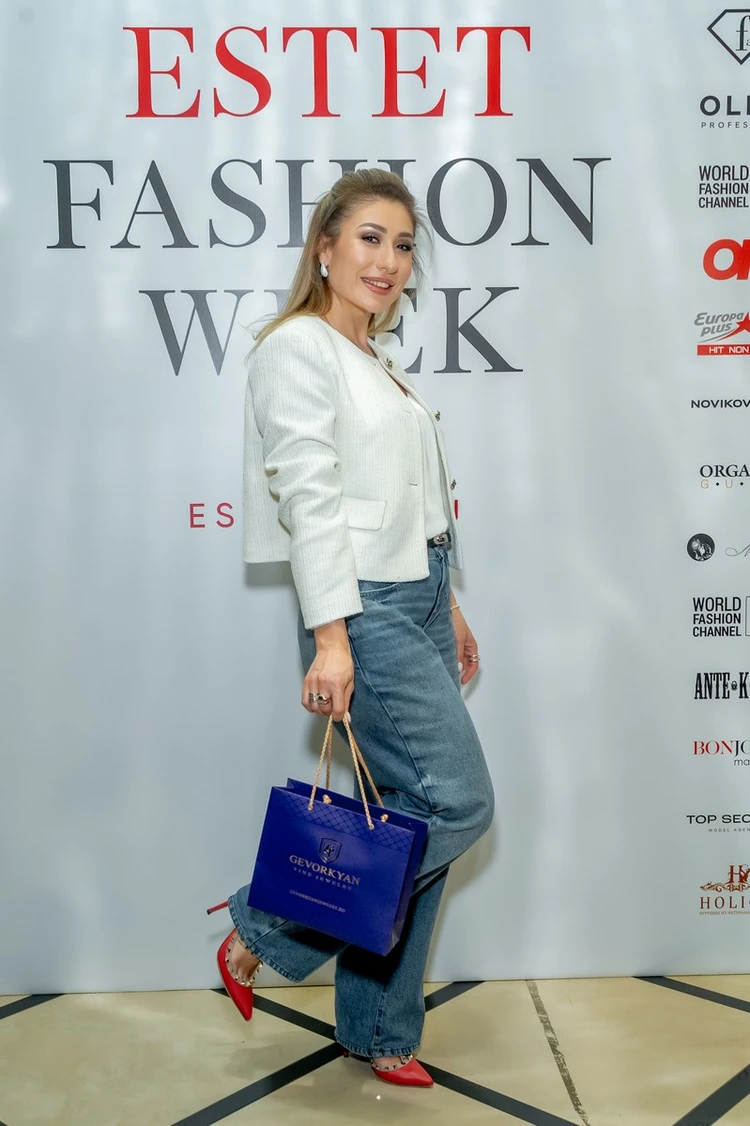 Сумки Мадам Помпадур и возвращение лаванды: Чем удивляла Неделя моды Estet  Fashion Week - KP.RU