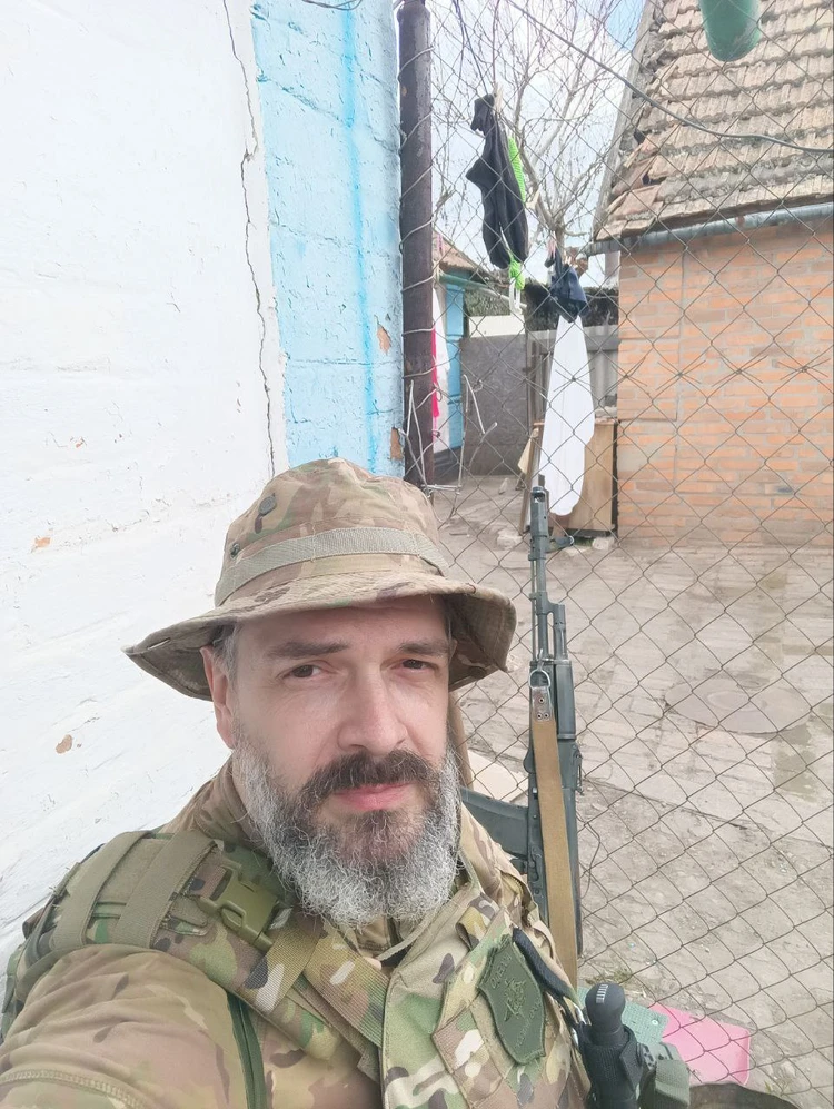 Отец Владислава — Руслан — создатель военно-спортивного клуба «Черноморский витязь» в Одессе.