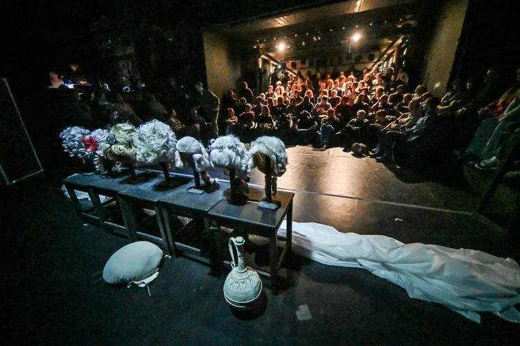 Такую модульную сцену можно будет построить где угодно.