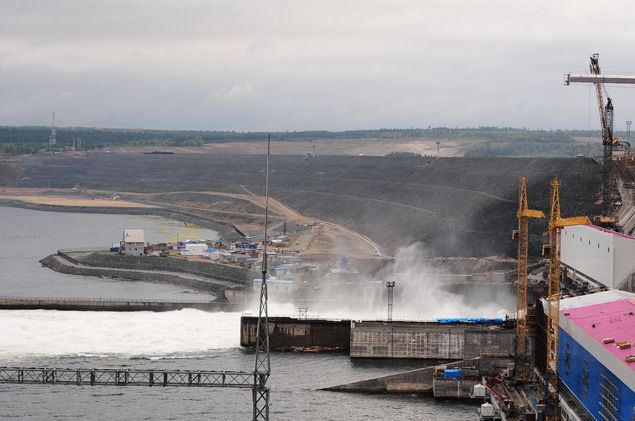 Богучанское водохранилище должно полностью наполниться к 2014 году. Полную лесосводку провели лишь на специальных участках. Эксперты доказали: проводить ее полностью нерентабельно, а на качество воды затопленный лес не окажет никакого влияния.