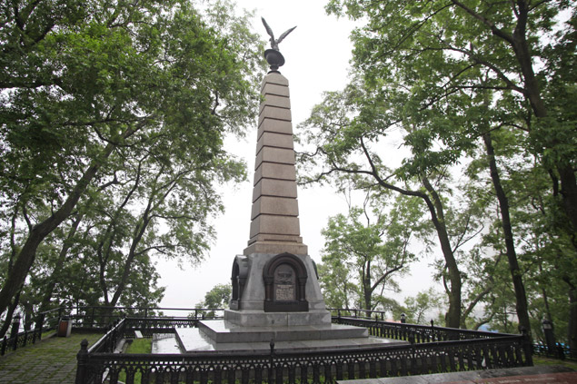 Памятник Геннадию Ивановичу Невельскому