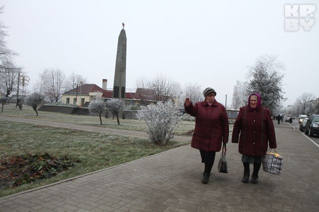 Стелла - поменьше, но почти такая же, как на площади Победы в Минске.