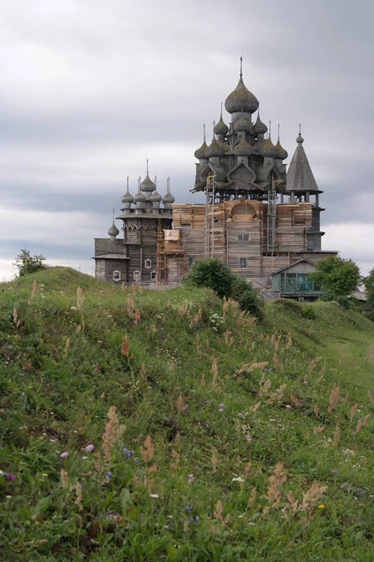 Удивительные Кижи: Откуда в церкви 