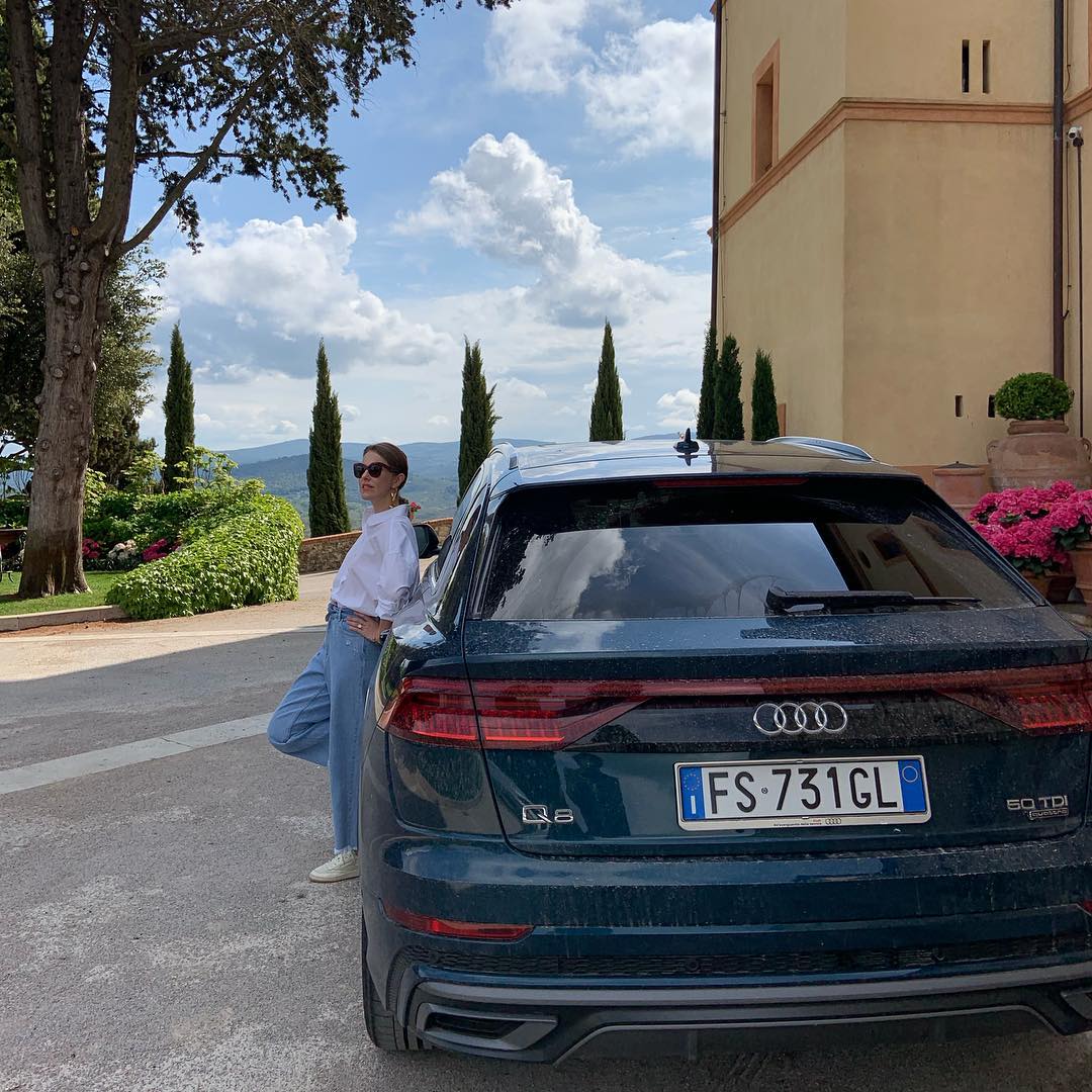 Ну что же, мой чудесный тестдрайв Q8 @audirussia начинается! Обожаю автомобильные путешествия, особенно когда авто соответствует хозяйке по скорости реакций и быстроте разгона